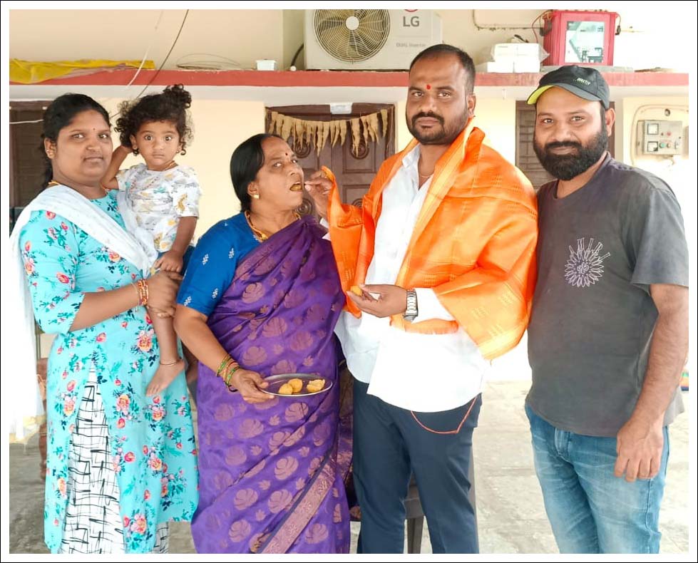 మార్కెట్ కమిటీ వైస్ చైర్మన్ పటేల్ ఉమాశంకర్‌కు సన్మానం
