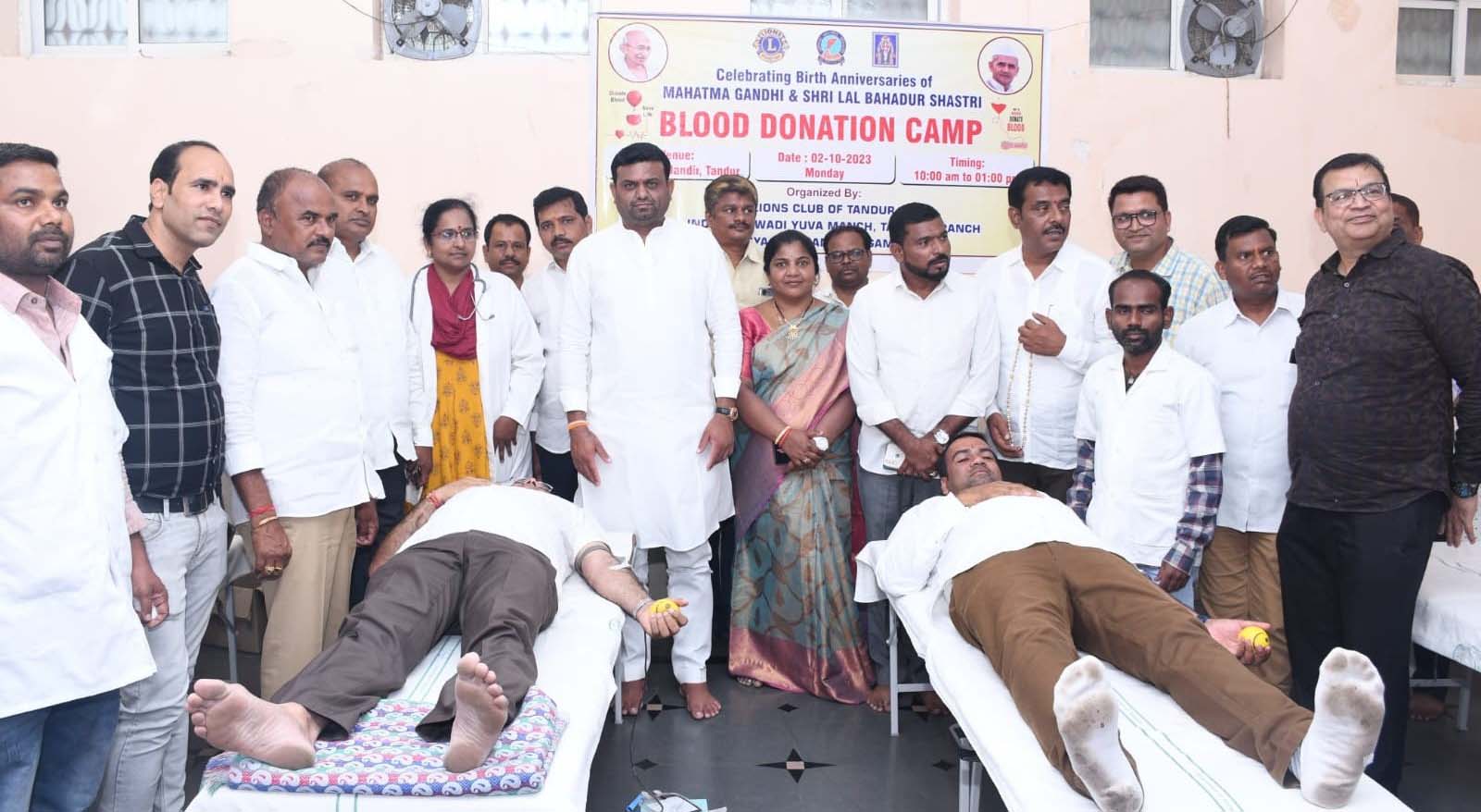సామాజిక సేవలు ప్రశంసనీయం