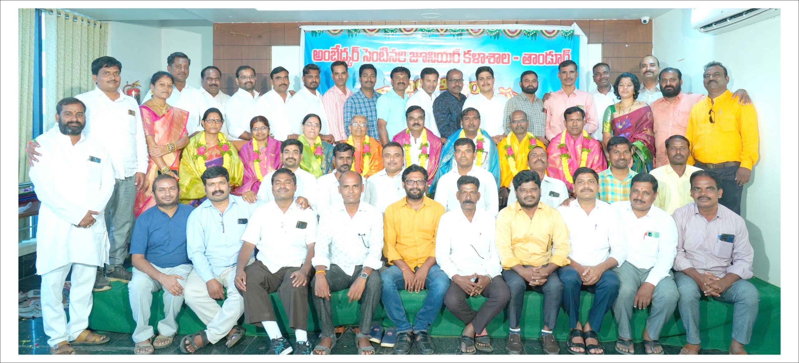 ఘనంగా పూర్వ విద్యార్థుల సమ్మేళనం