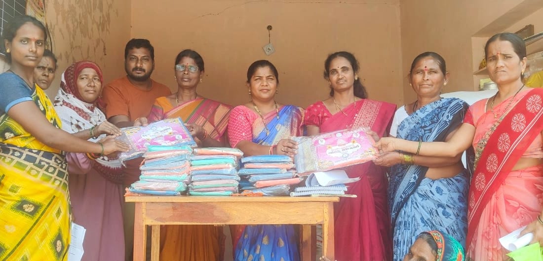 పండగలా బతుకమ్మ చీరల పంపిణీ