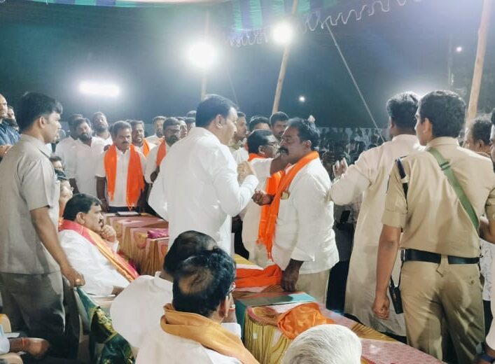 దసరా వేడుకలో లొల్లి..!