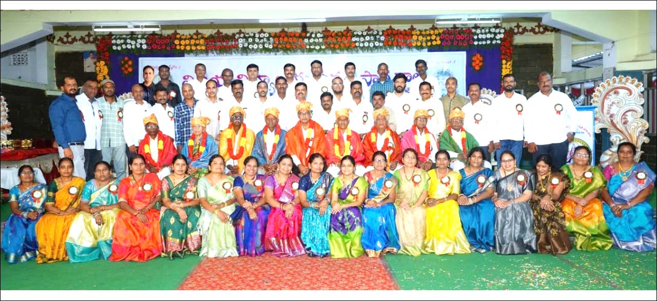 అపూర్వం.. పూర్వవిద్యార్థులు సమ్మేళనం