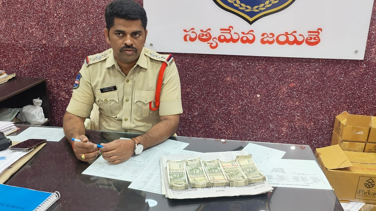 రూ.2.50 లక్షల నగుదు పట్టివేత