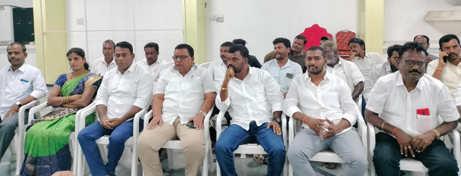 ఎమ్మెల్యేకు మద్దతివ్వొద్దు..!