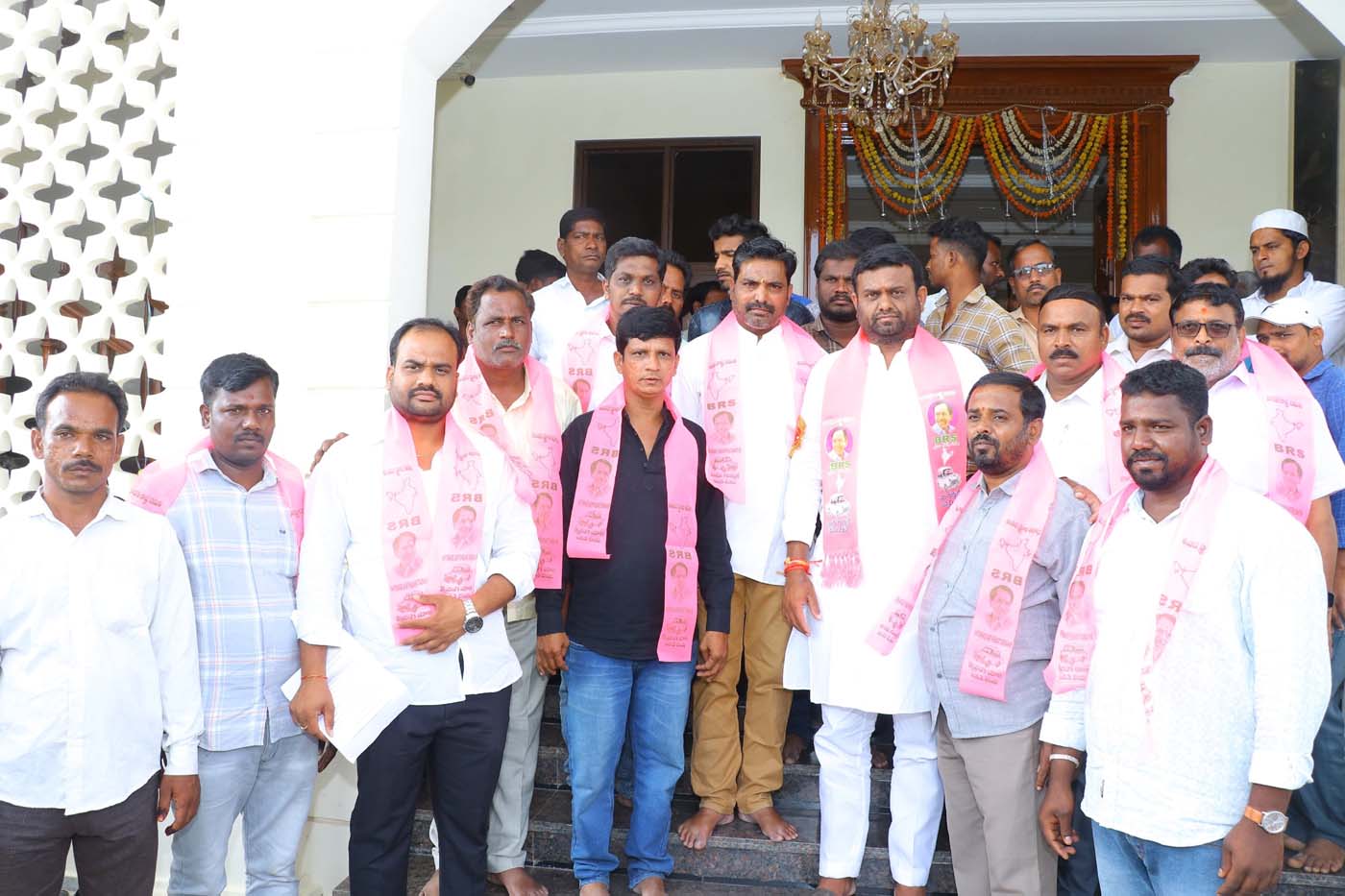 కార్యకర్తలందరిని కాపాడుకుంటాం