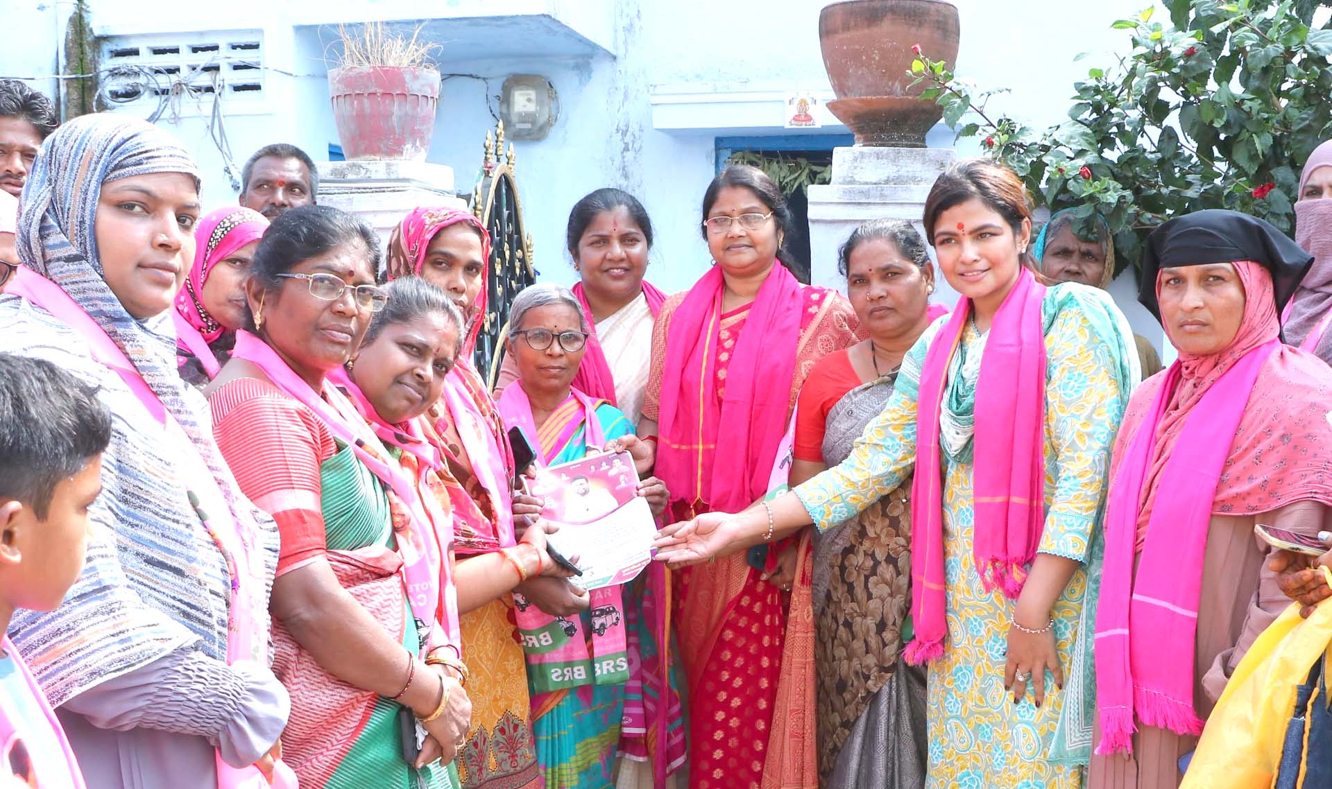 కాంగ్రెస్ పార్టీకి ఓటేసి వృధా చేసుకోవద్దు