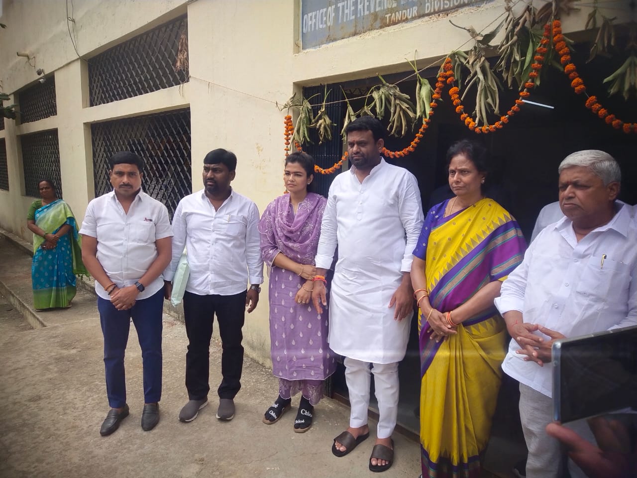ఫస్ట్ నామినేషన్ వేసిన పైలెట్