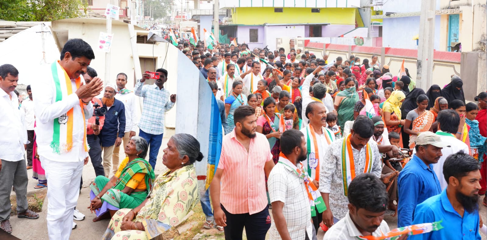 హస్తానికి బ్రహ్మరథం..!