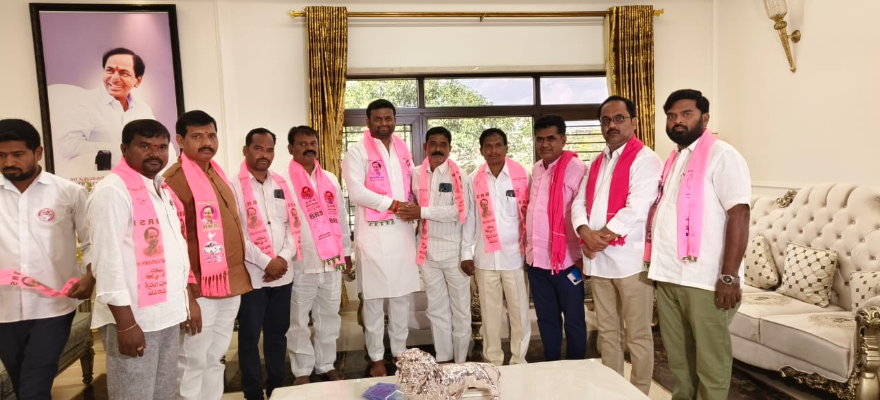 బీఆర్ఎస్‌లో చేరిన కాంగ్రెస్ నాయకులు