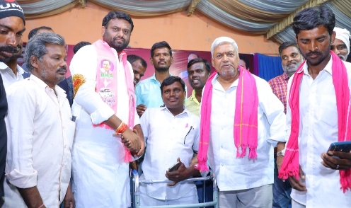 కేసీఆర్ రుణం తీర్చుకోవాలి..!