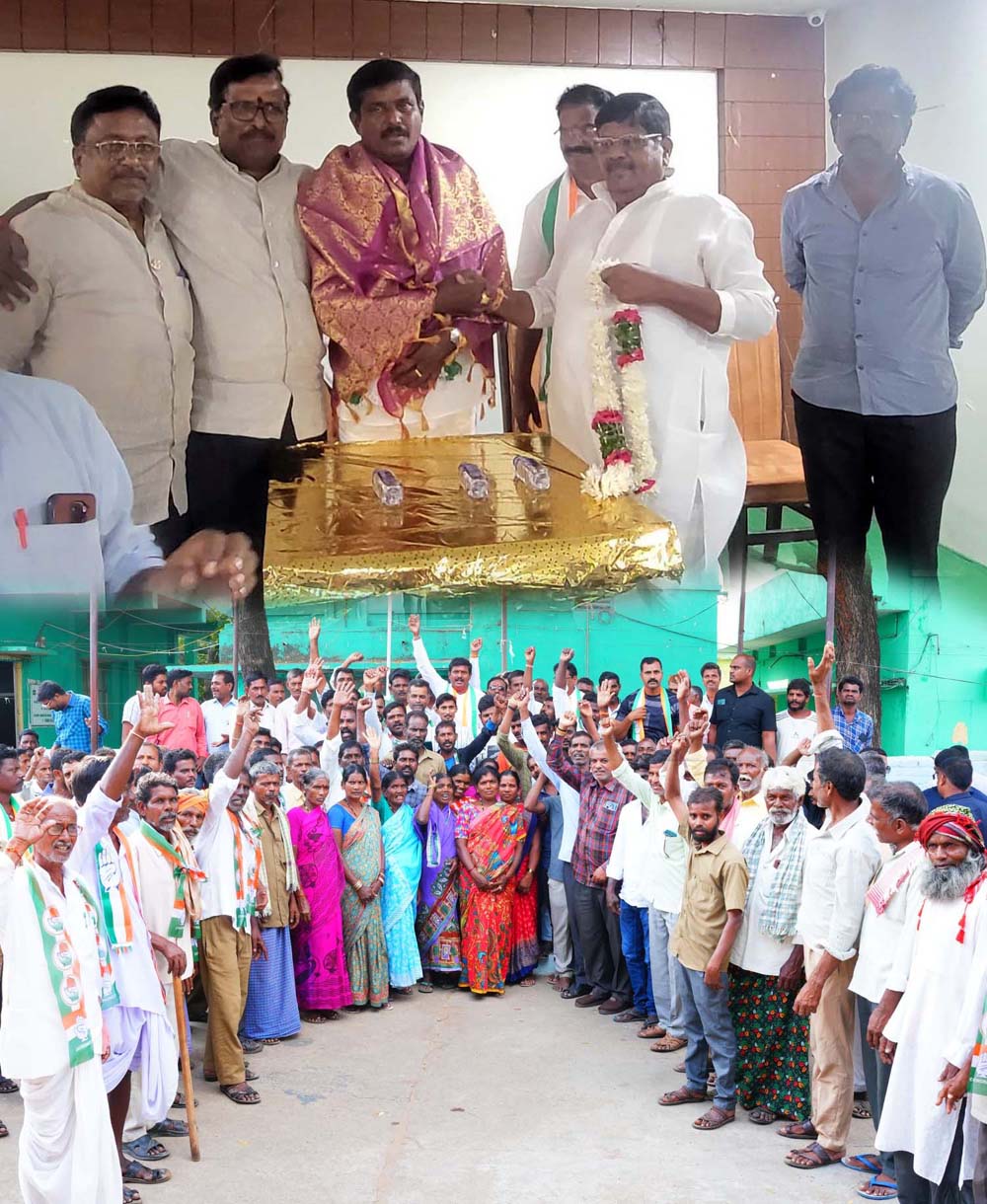 కాంగ్రెస్ పార్టీ అభ్యర్థి మనోహర్ రెడ్డికి మద్దతు