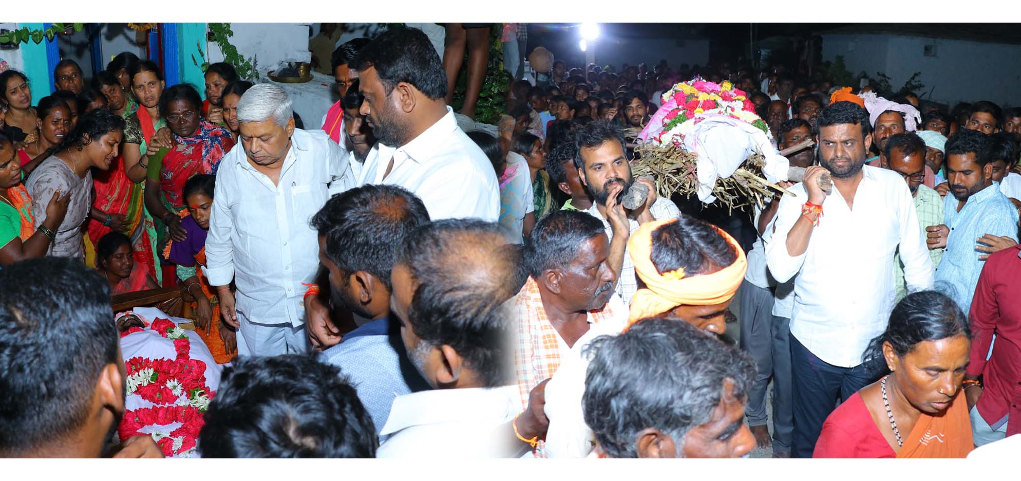 మృతుల కుటుంబానికి అండగా ఉంటాం