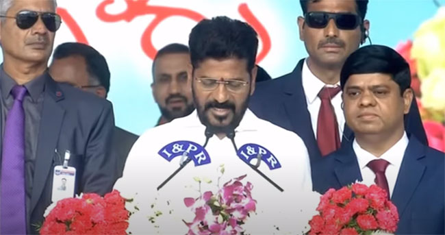 సీఎంగా రేవంత్ ప్రమాణ స్వీకారం