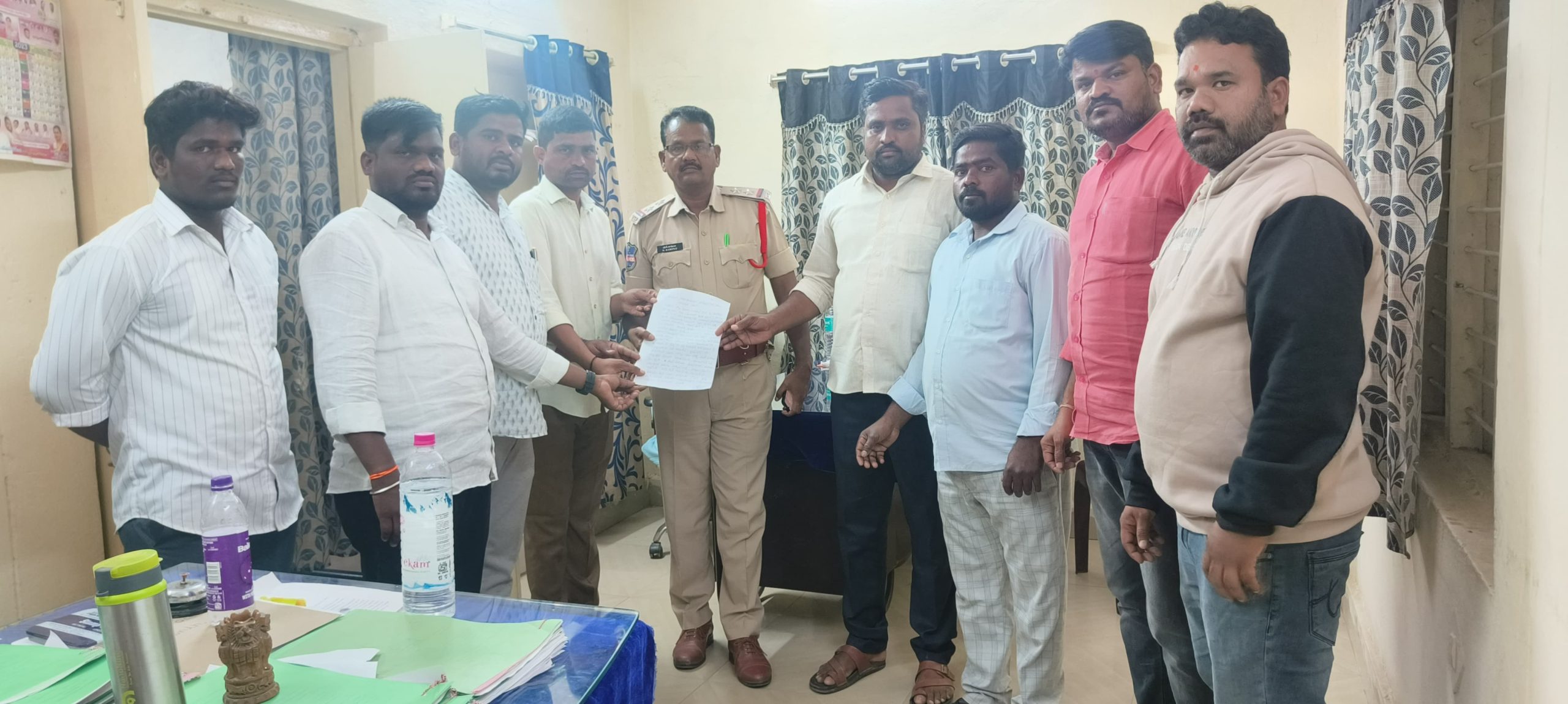 కించపరిచిన నీచులపై చర్యలు తీసుకోండి