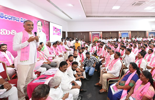 పట్నం వర్సెస్ పైలెట్..!