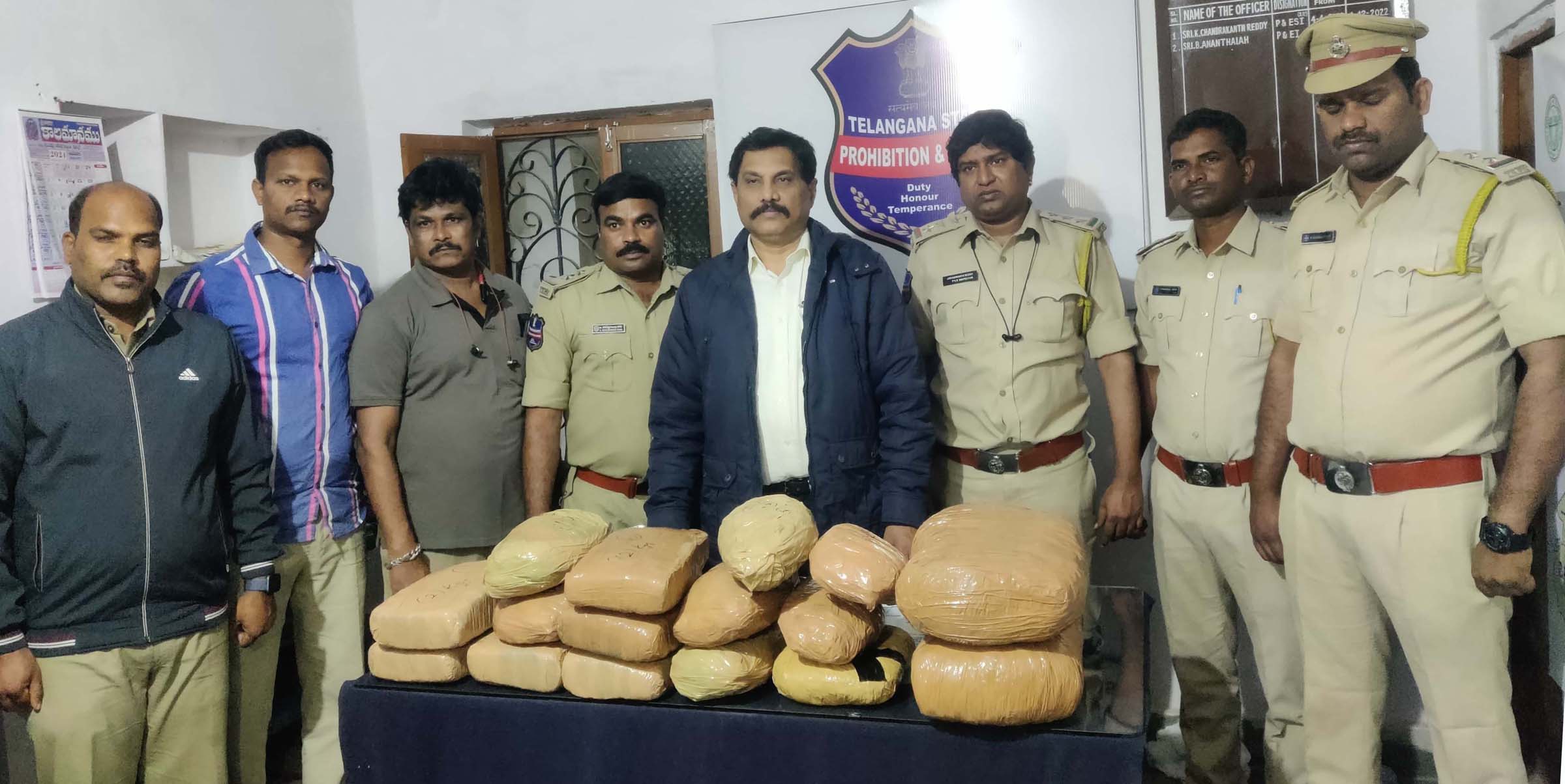 ట్రైన్‌లో గంజాయి రవాణా..!