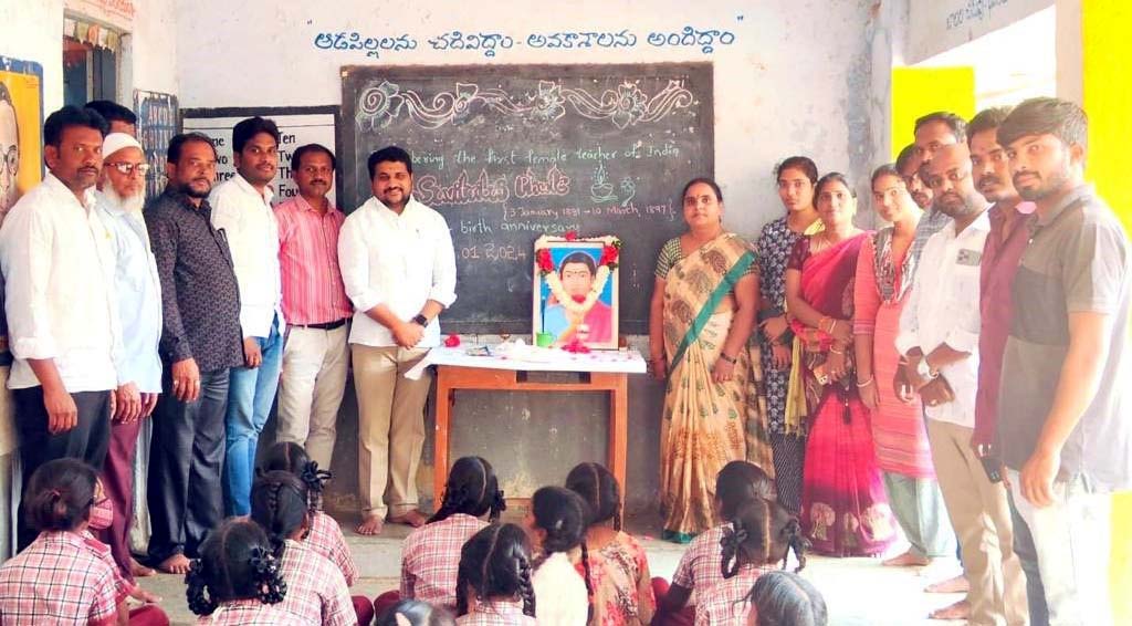 సావిత్రి బాయి పూలే సేవలు చిరస్మరణీయం