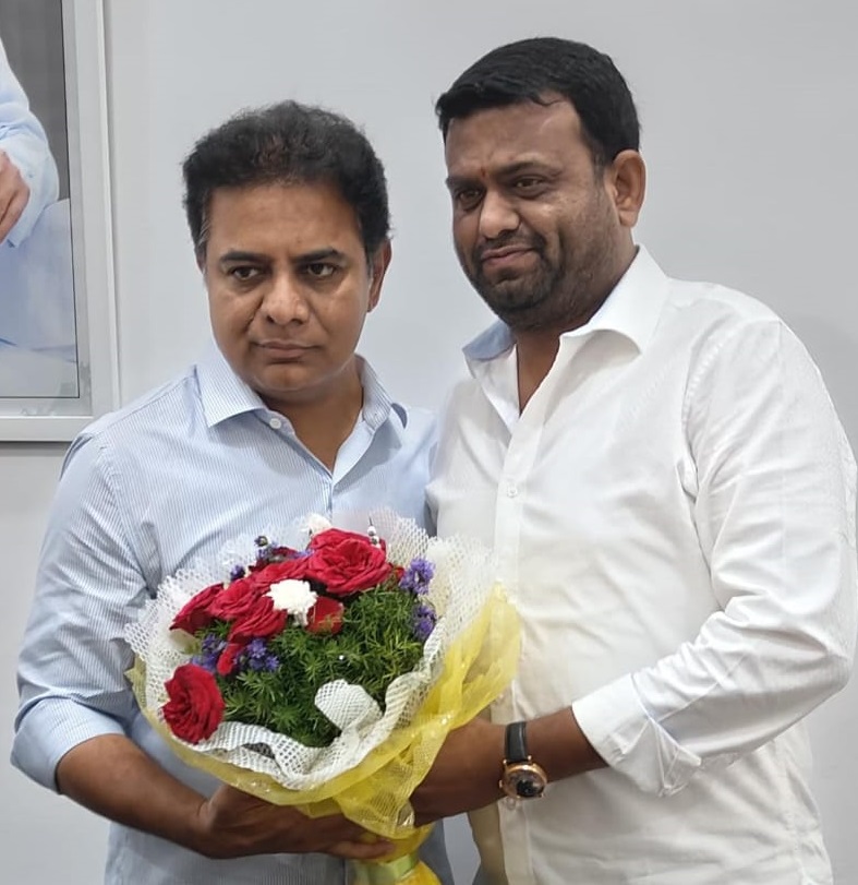 కేటీఆర్ ను కలిసిన పైలెట్ రోహిత్ రెడ్డి