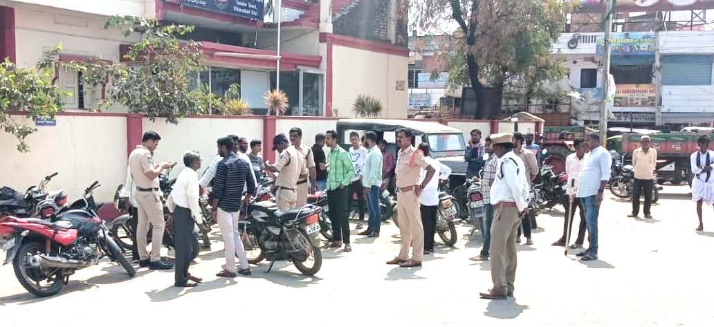 ట్రాఫిక్ చలాన్లు గడువులోగా చెల్లించండి