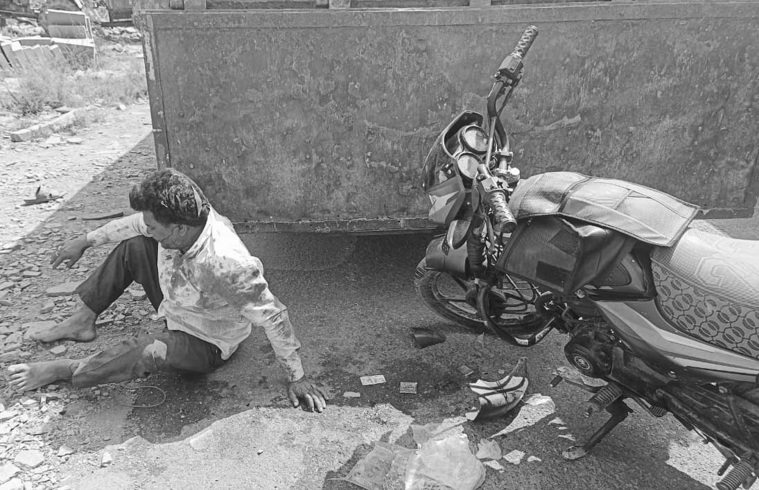లారీ-బైకు ఢీ
