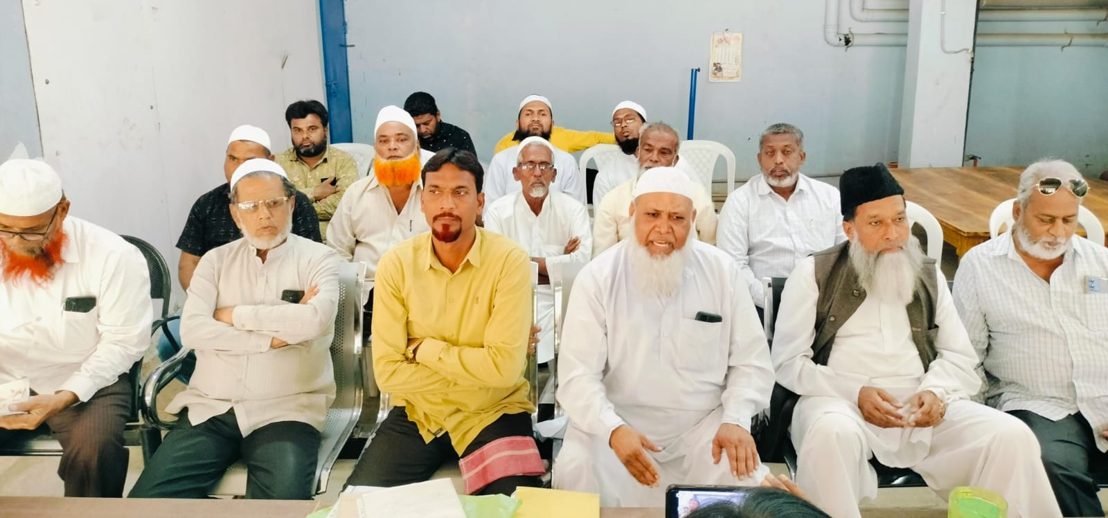 కాంప్లెక్స్ దుకాణాలు వక్స్ బోర్డు చెందినవే
