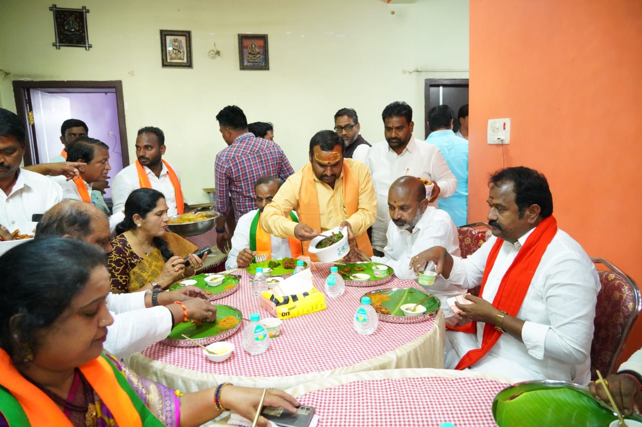 బీజేపీ నేత ఇంటికి బండి సంజయ్