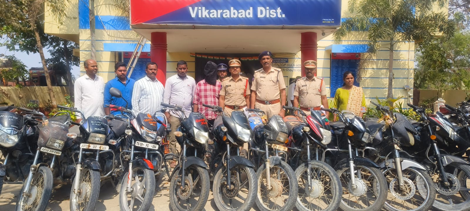 దోచేస్తాడు.. దాచేస్తాడు..!
