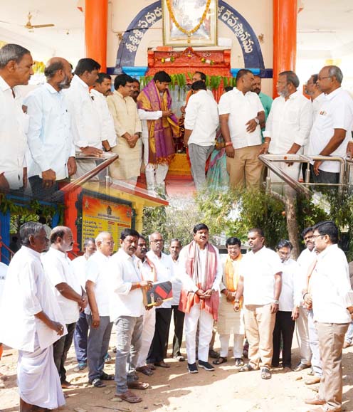 పోట్లీ మహారాజ్‌ దేవాలయానికి మహర్ధశ