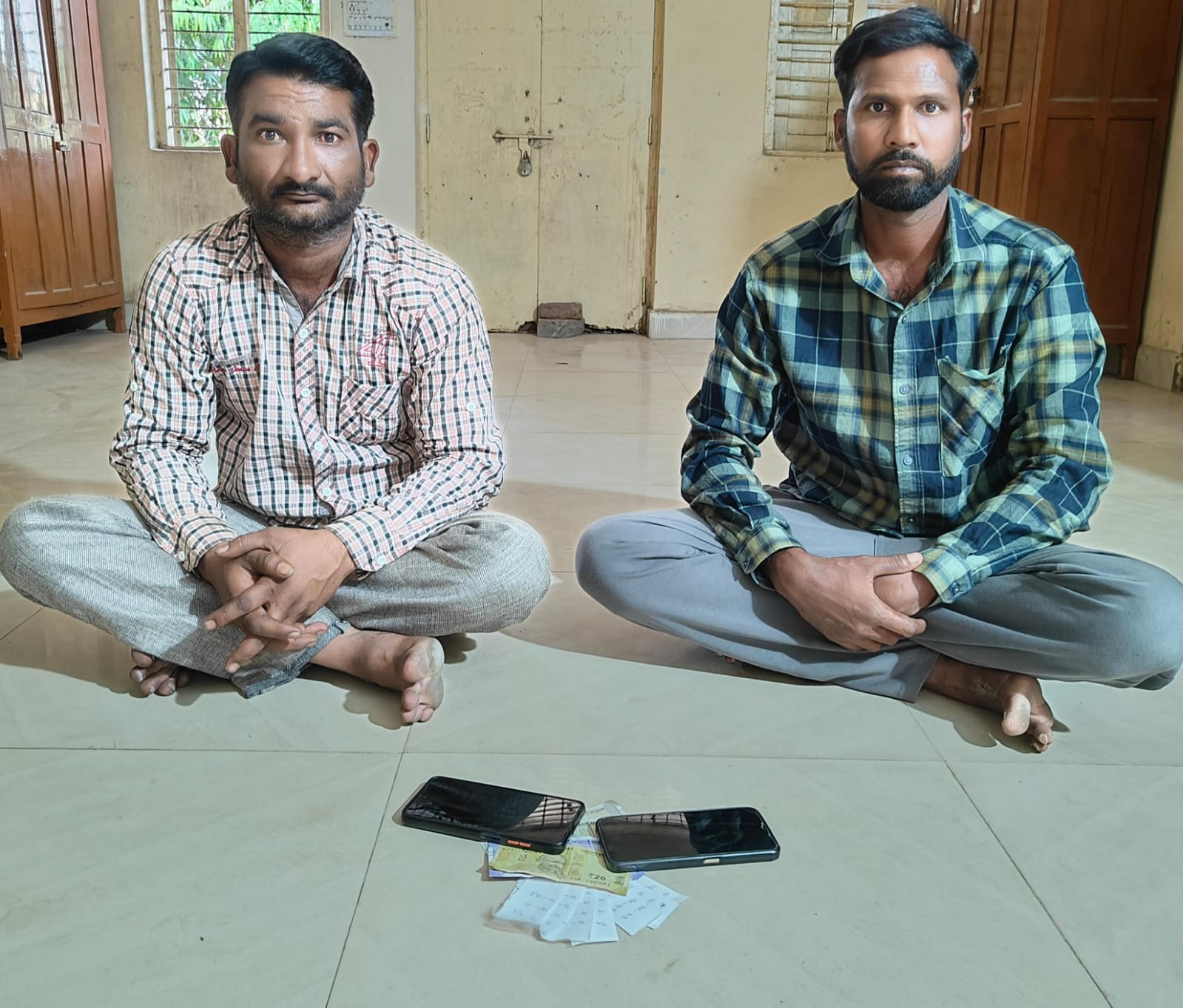 ఇద్దరు మట్కా రాయళ్లపై కేసు