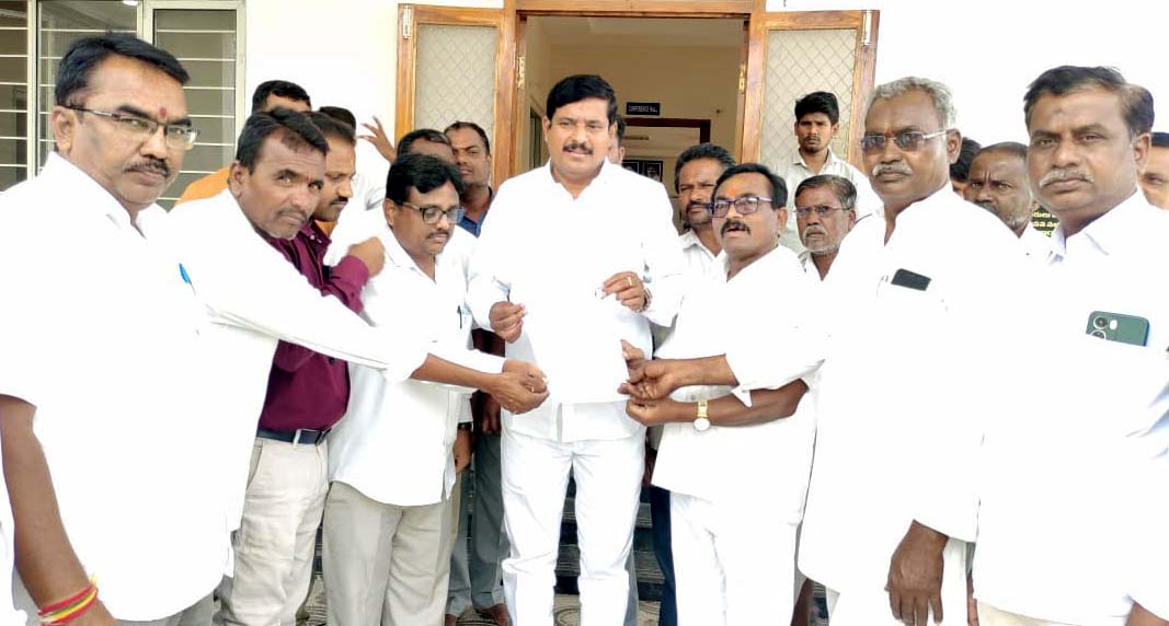 కురుమలకు ప్రత్యేక కార్పోరేషన్ కావాలి