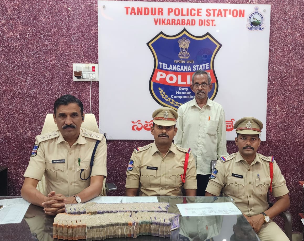 రూ. 9.36 లక్షల నగదు సీజ్..!