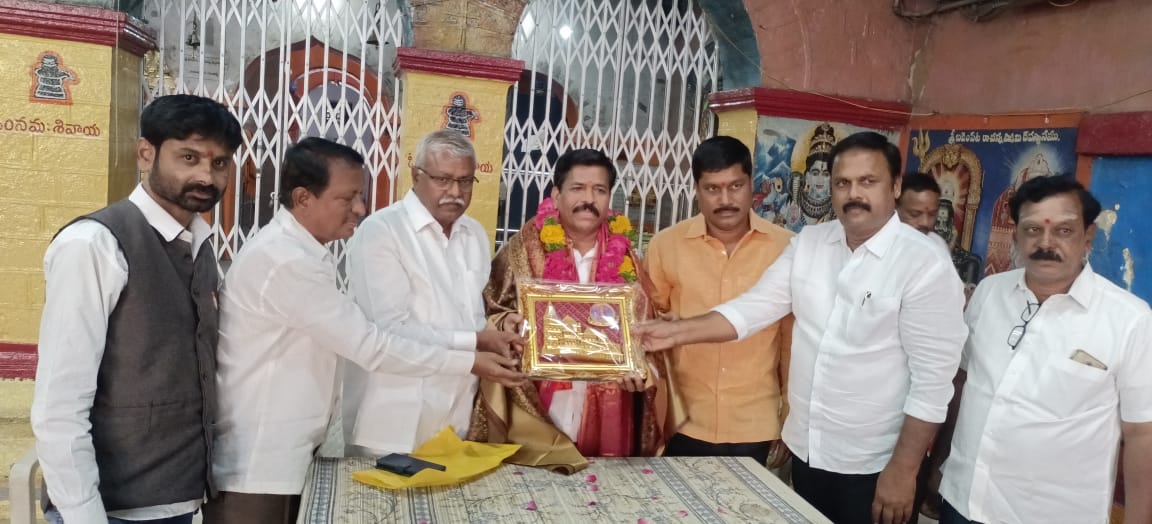 సంఘటితంగా హక్కులను సాధించుకుందాం
