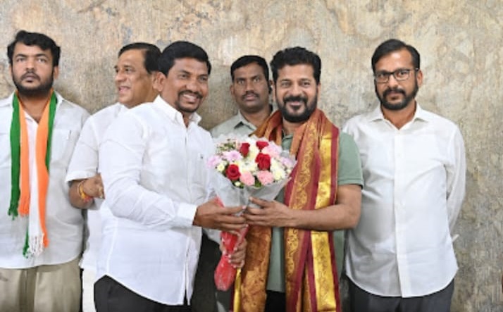 సీఎం రేవంత్ రెడ్డిని కలిసిన తాండూరు వైద్యుడు