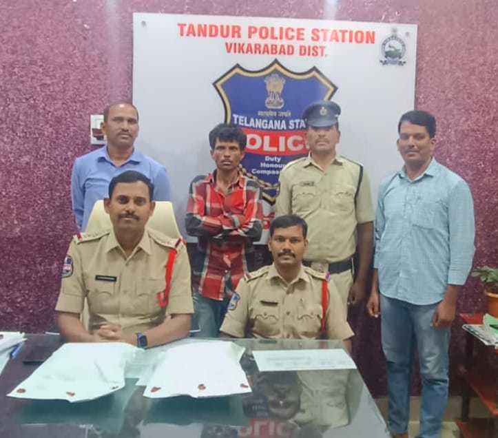 మిట్ట మధ్యాహ్నం గంజాయి విక్రయాలు