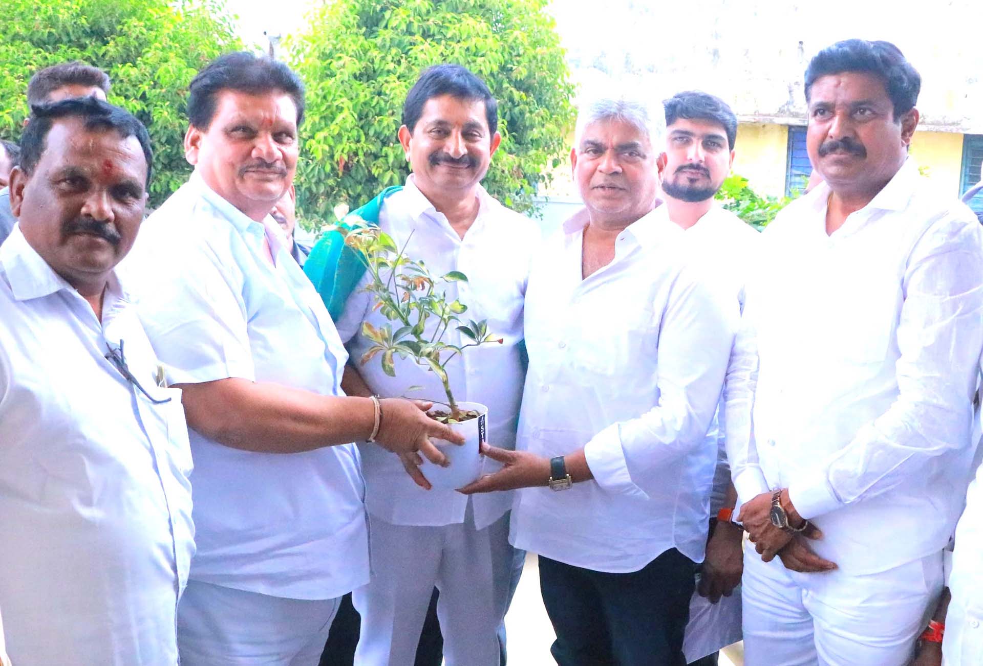 వెల్‌కమ్‌ స్పీకర్ సార్..!