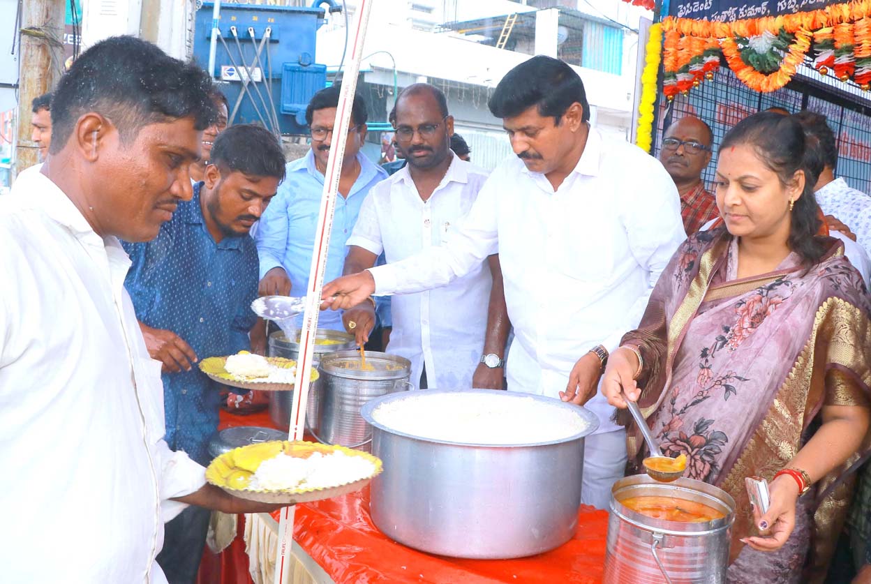 ఆకలి తీర్చడం అభినందనీయం..!