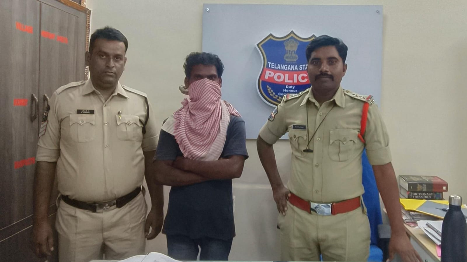 బాలికతో బ్యాడ్‌ చాటింగ్..!