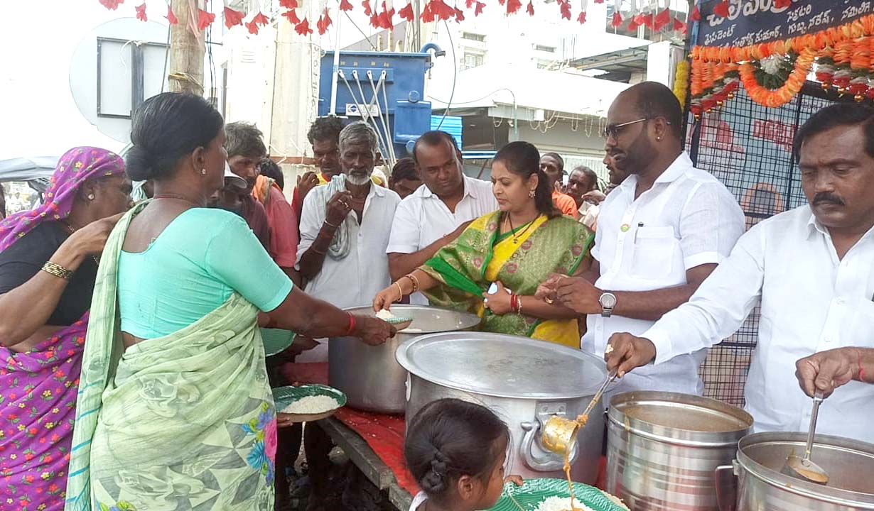 పేదల ఆకలి తీర్చడంలో సంతృప్తి