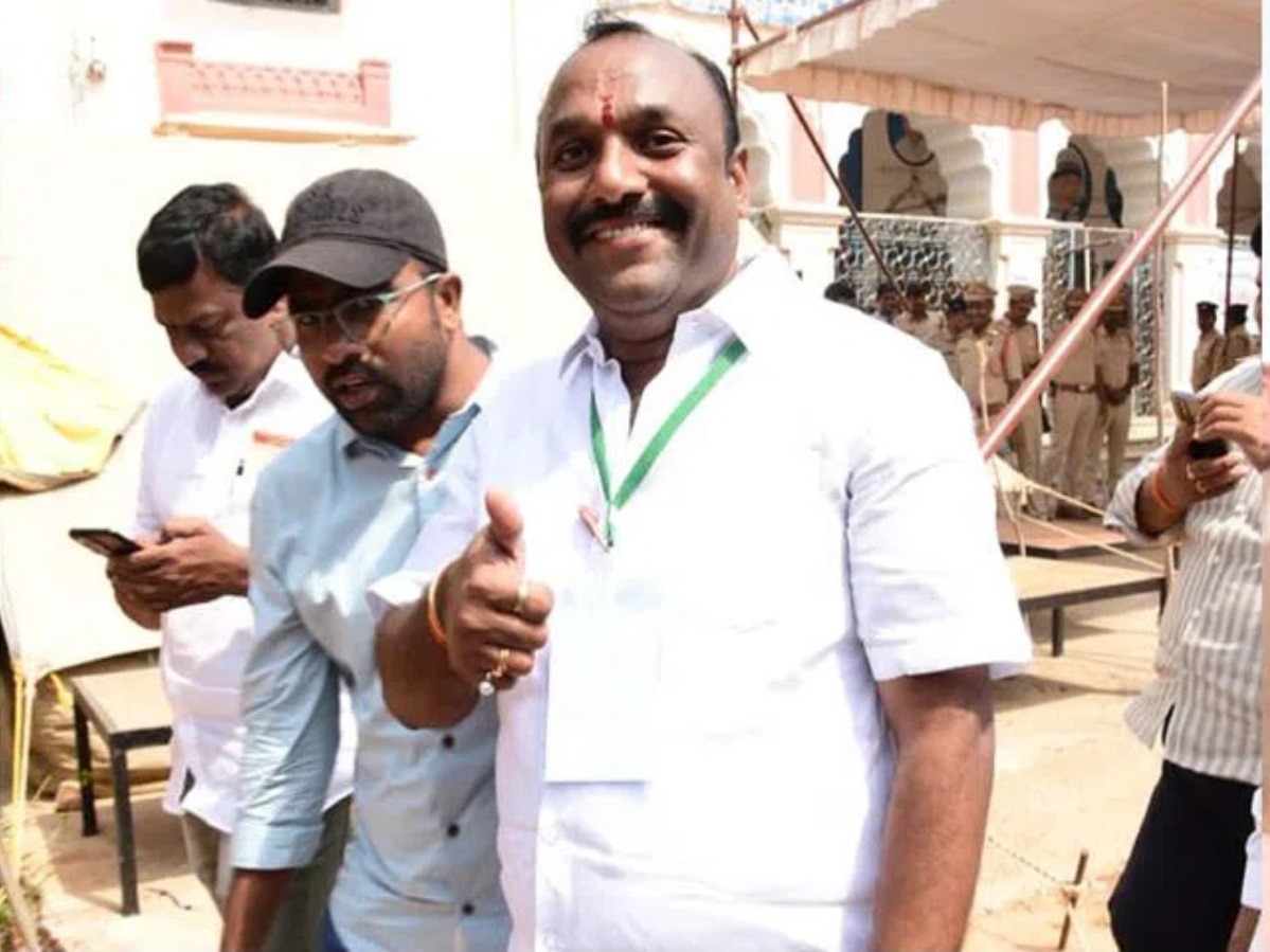 సీఎం సొంత జిల్లాలో హస్తంకు షాక్..!