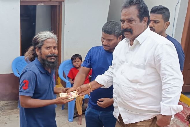 మృతురాలి కుటుంబానికి చేయూత
