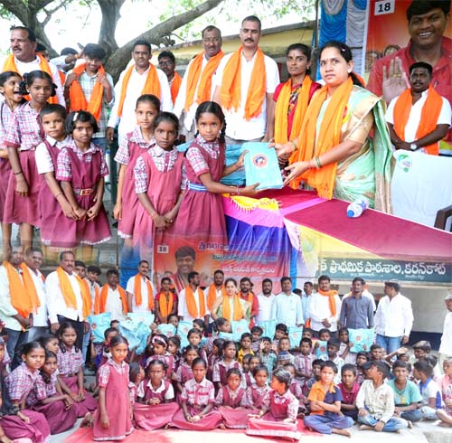 విద్యార్థుల చదువుకు తోడ్పాటు