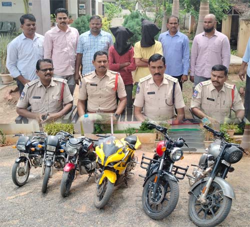 హాండిల్‌ లాక్‌ లేని బైకులే టార్గెట్..!