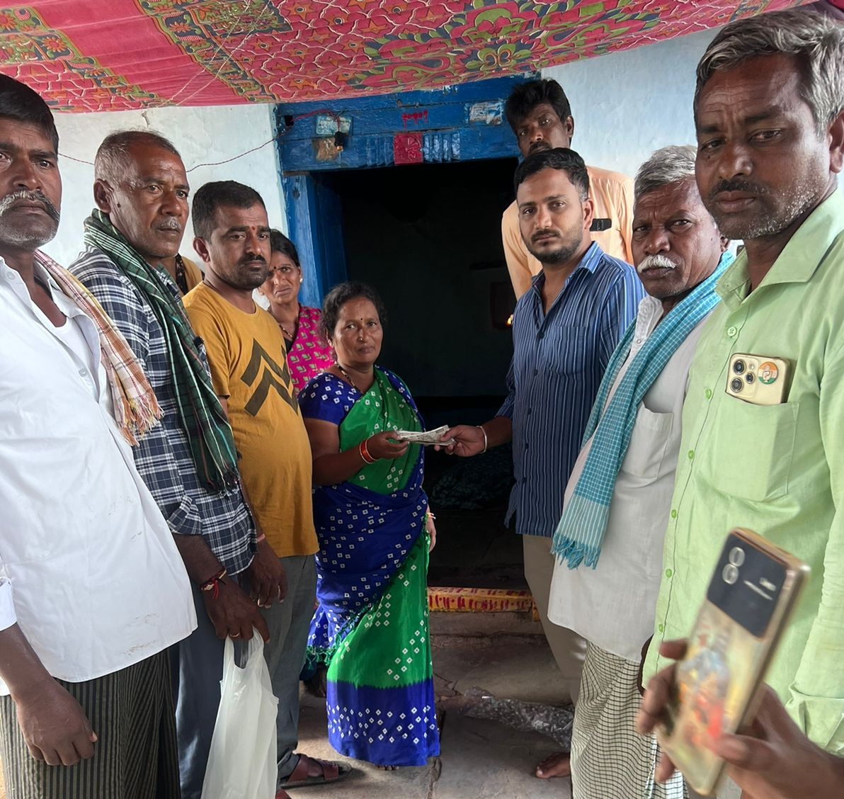 మృతురాలి కుటుంబానికి సాయం