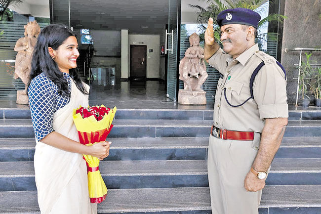 ఫ్రౌడ్‌.. ఫాదర్..!