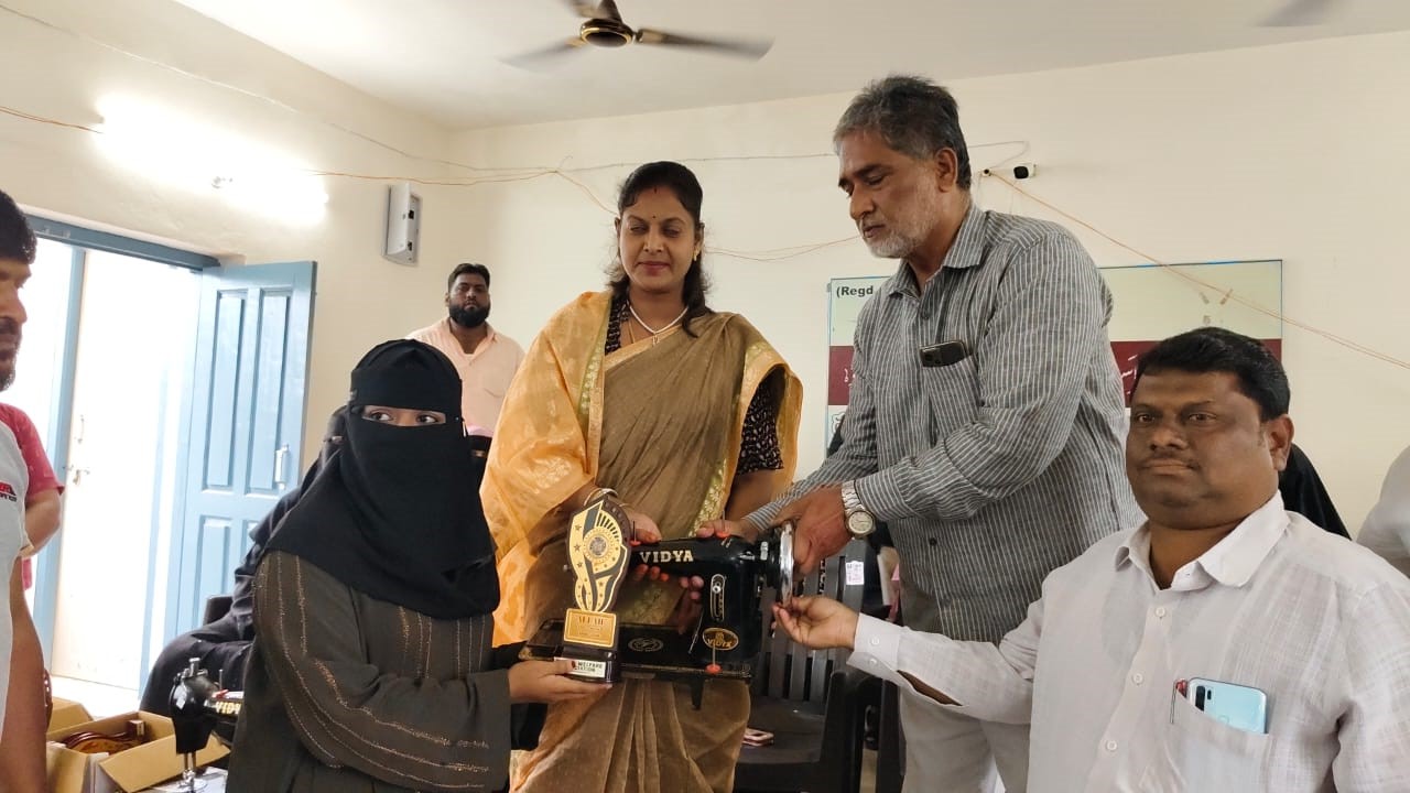 వృత్తి నెపుణ్యంతో అభివృద్ధి చెందాలి