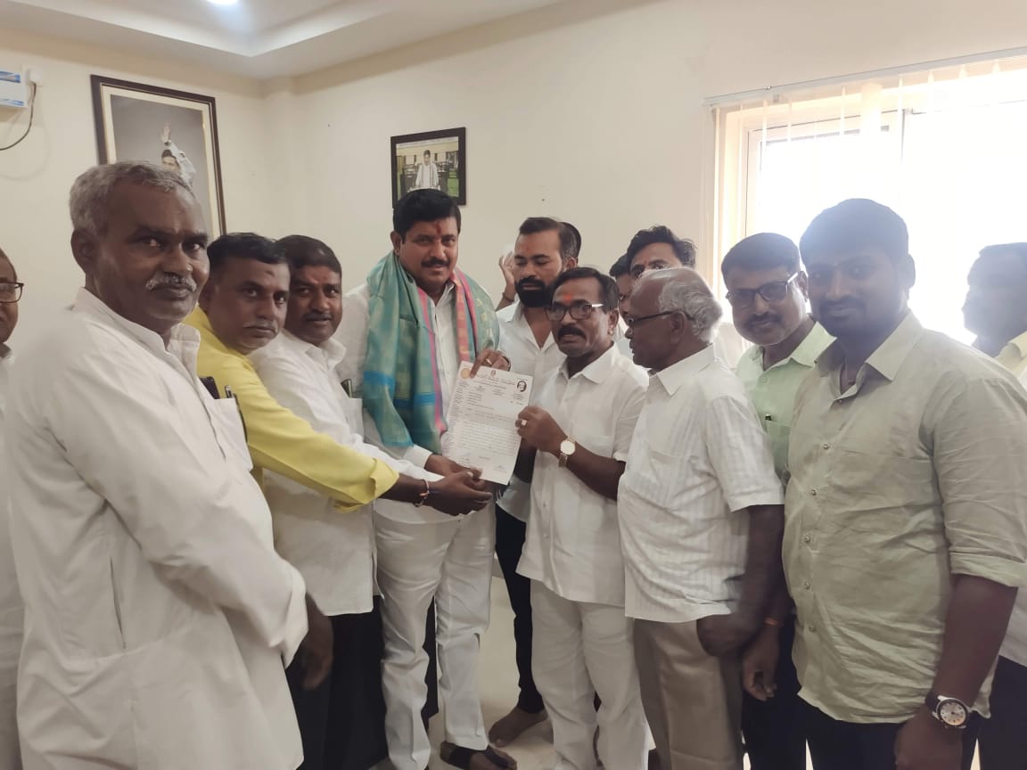కురువ కుల సర్టిఫికెట్లు అందేలా చూడండి