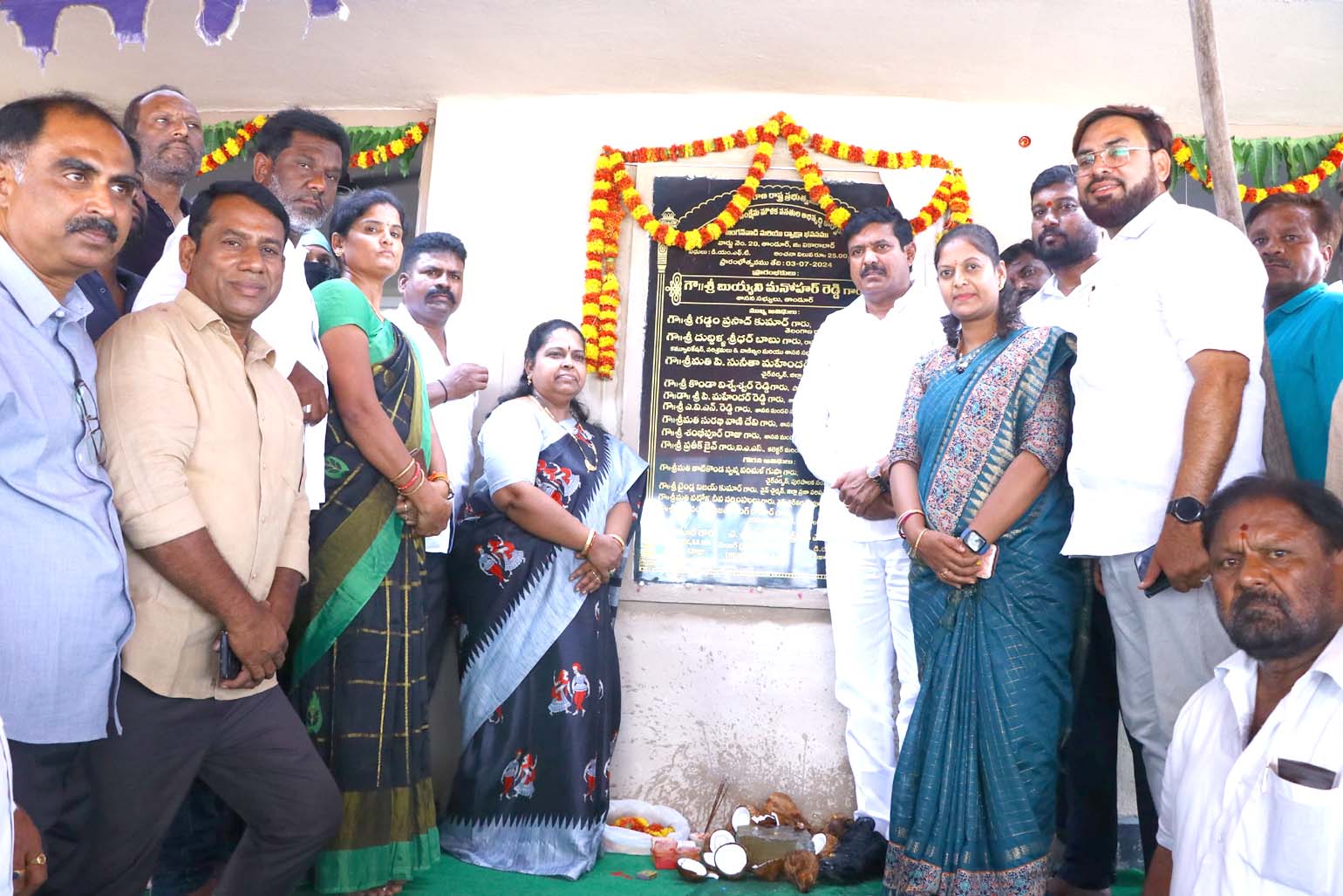 ఆదర్శవంతమైన సేవలందించాలి