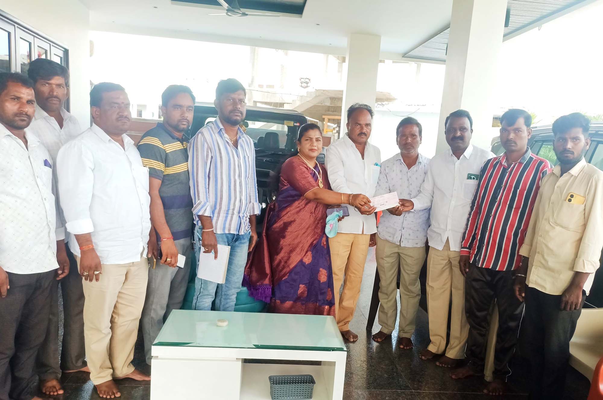 హనుమాన్ గుడికి తోడ్పాటు..!