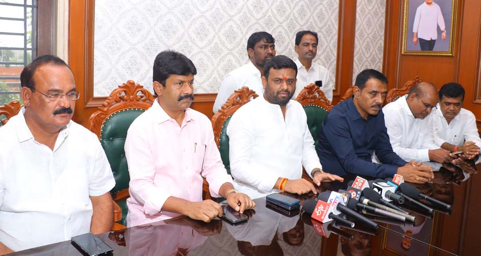 చేతగాని సర్కారు..!