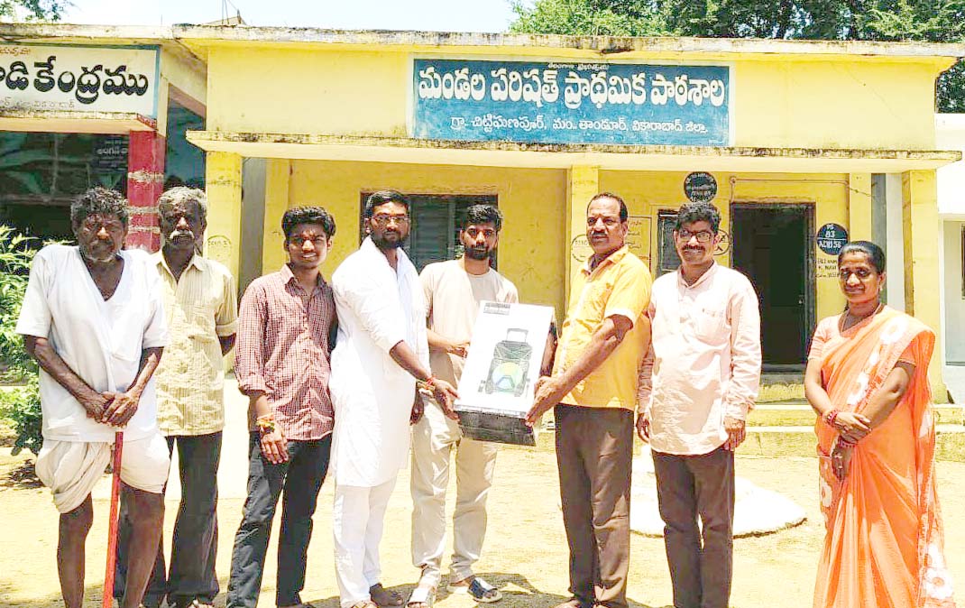 చదువున్న పాఠశాలపై మమకారం..!